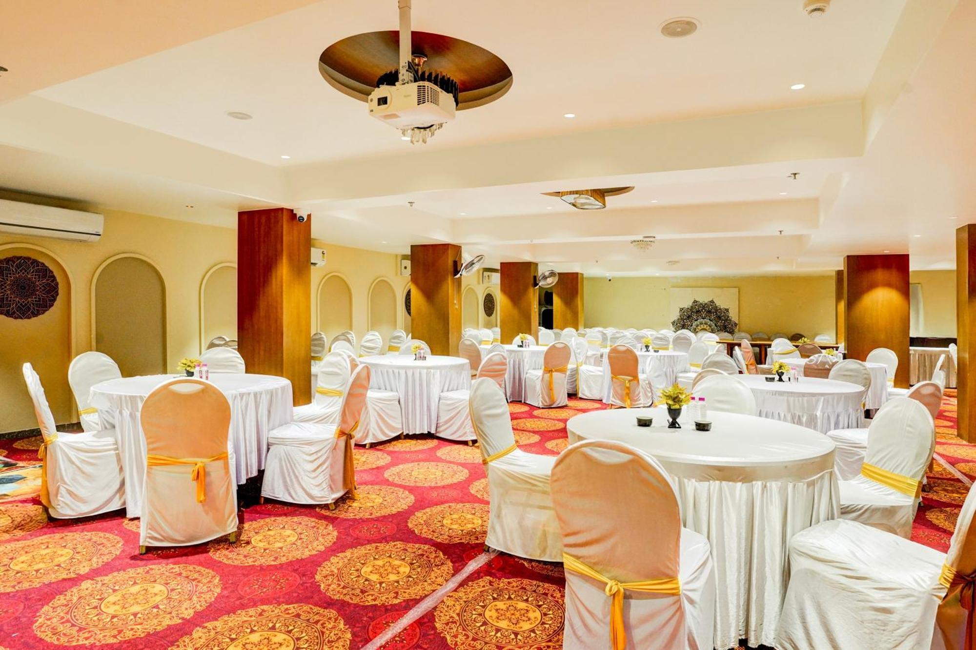 Palette- Siddharth Inn Gandhinagar Zewnętrze zdjęcie